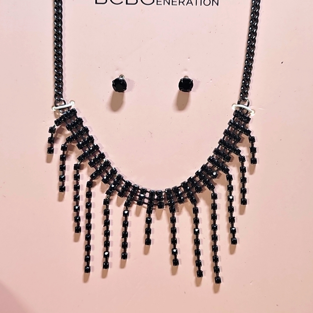 Beautiful BCBGeneration Black Necklace & Earrings Jewelry Set N8